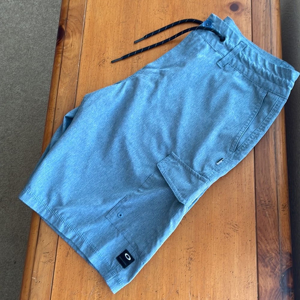 Oakley Blue Men’s Shorts Size 30 - Picture 3 of 6